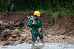 富陽電網(wǎng)抵御“菲特”告捷全線恢復供電