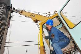 河南新鄉(xiāng)公司：分秒必爭(zhēng)搶修忙