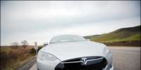 Tesla電動(dòng)車存安全漏洞 黑客可遠(yuǎn)程開動(dòng)?