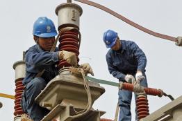 綜合檢修 迎峰度夏“預(yù)備戰(zhàn)”