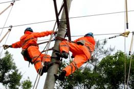暴風(fēng)雨后搶修忙