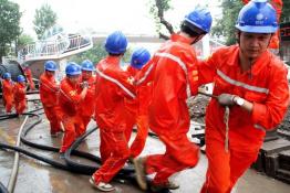 戰(zhàn)高溫、斗酷暑”服務(wù)政府重點(diǎn)民生工程建設(shè)