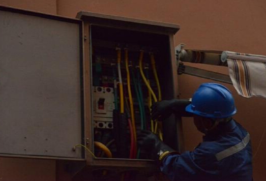 昭通供電局“抗戰(zhàn)勝利70周年紀(jì)念活動(dòng)”與抗洪保電工作兩不誤 