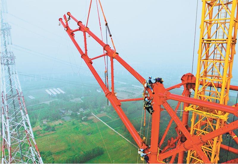 吊裝長(zhǎng)江大跨越鐵塔橫擔(dān)