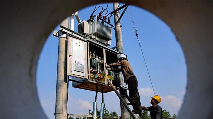 “國網(wǎng)陽光扶貧行動(dòng)”巴東首批40個(gè)村級(jí)光伏發(fā)電站建成投運(yùn)