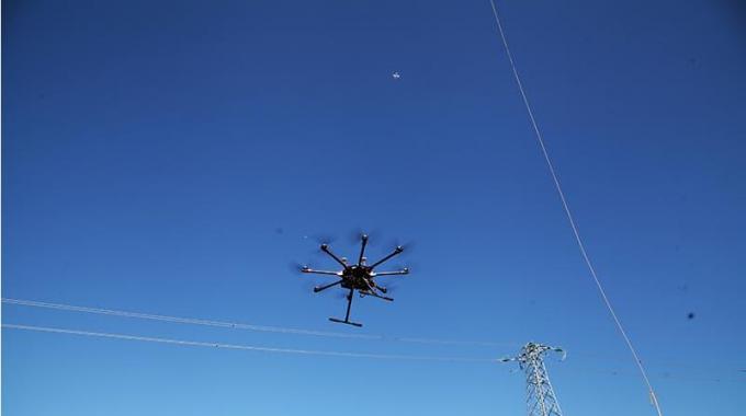 春節(jié)堅(jiān)守崗位 “銀色蜘蛛俠”成功挑戰(zhàn)世界最高等級帶電作業(yè)