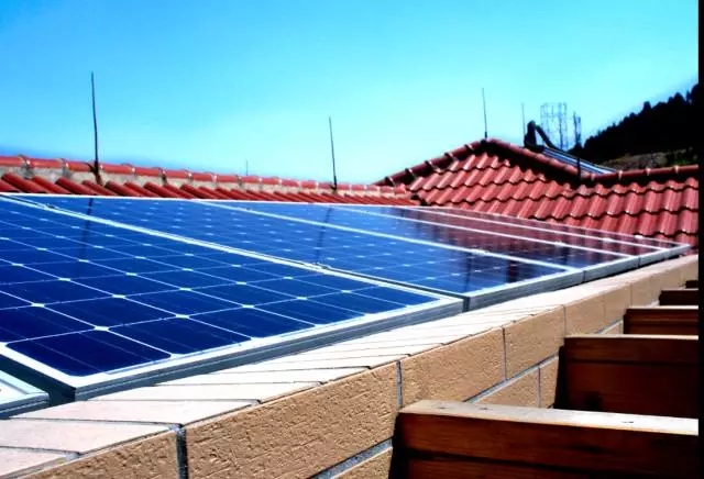 政府支持、專家肯定、品牌給力！2018分布式光伏市場(chǎng)繼續(xù)火爆！