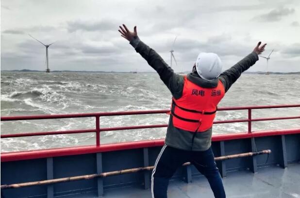 亞洲首個(gè)“海上巨無(wú)霸”安裝完成 未來(lái)大有可為！