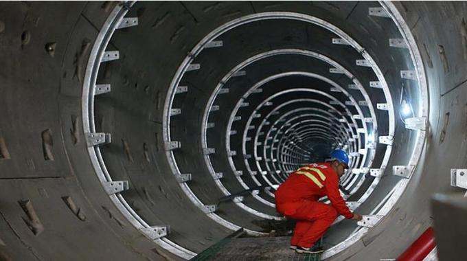 鄭州220千伏紅旗變首次電纜敷設(shè)完工