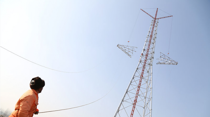 榆橫—濰坊1000千伏特高壓工程昌樂境內（29標段）首基鐵塔組立完成