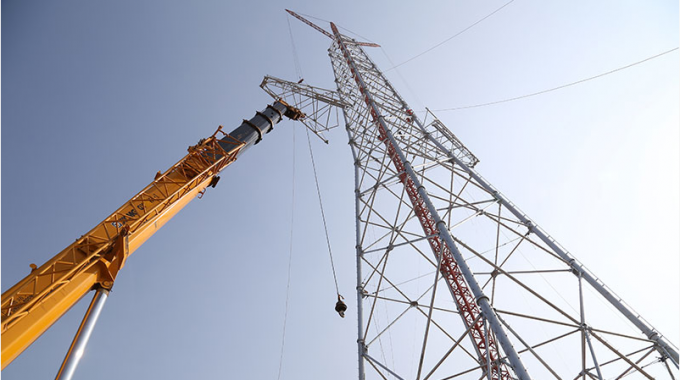 榆橫—濰坊1000千伏特高壓工程昌樂境內（29標段）首基鐵塔組立完成
