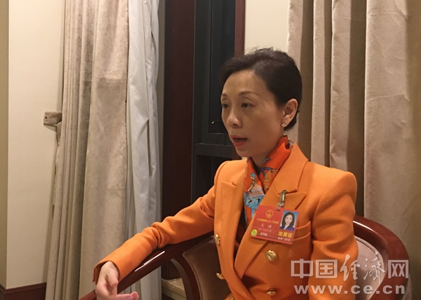  兩會(huì)代表議新能源汽車增長的“絆腳石”  推動(dòng)新能源汽車產(chǎn)業(yè)發(fā)展