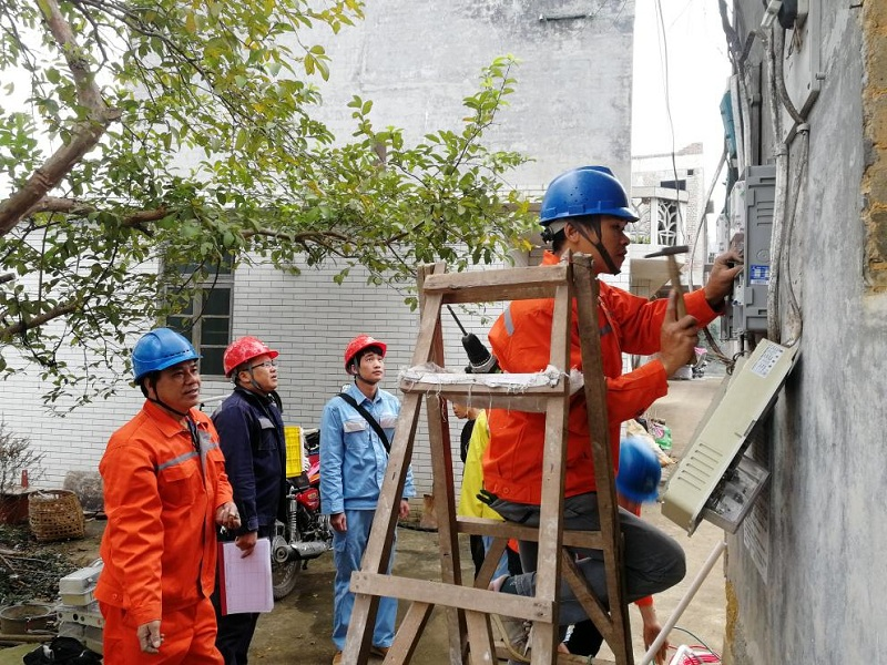 靈山供電開展戶表改造工作
