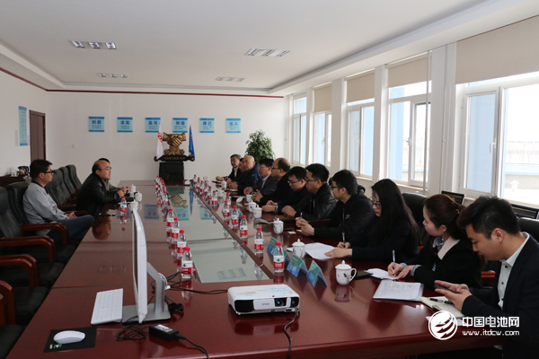 中國鋰電新能源產(chǎn)業(yè)鏈調(diào)研團(tuán)一行與東皋膜相關(guān)領(lǐng)導(dǎo)交流、座談