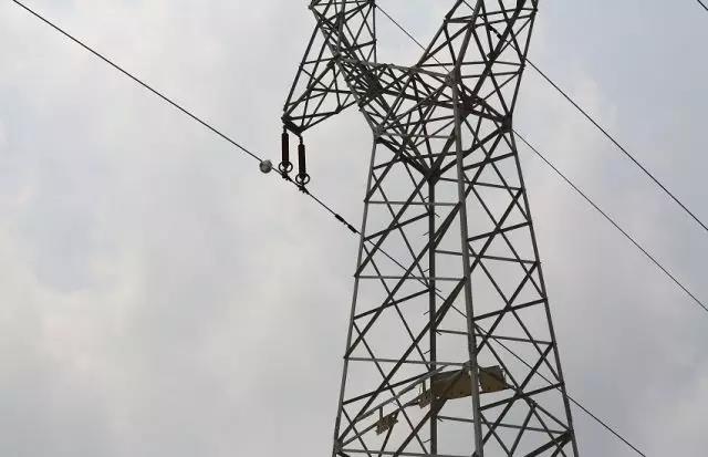 線路上裝了高清“電子眼”，專拍違章施工的你~