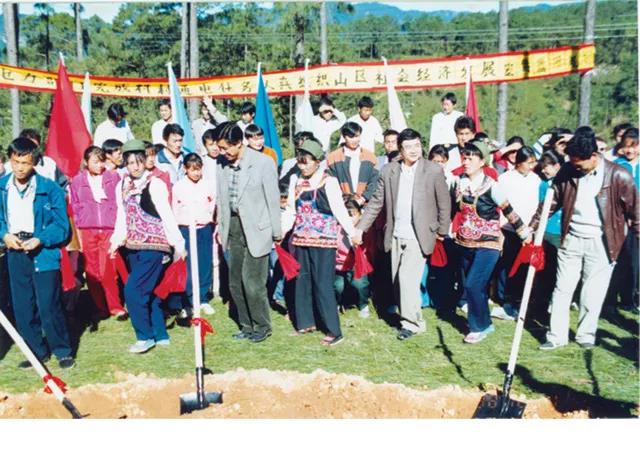 電網(wǎng)見(jiàn)證彝鄉(xiāng)發(fā)展60載！