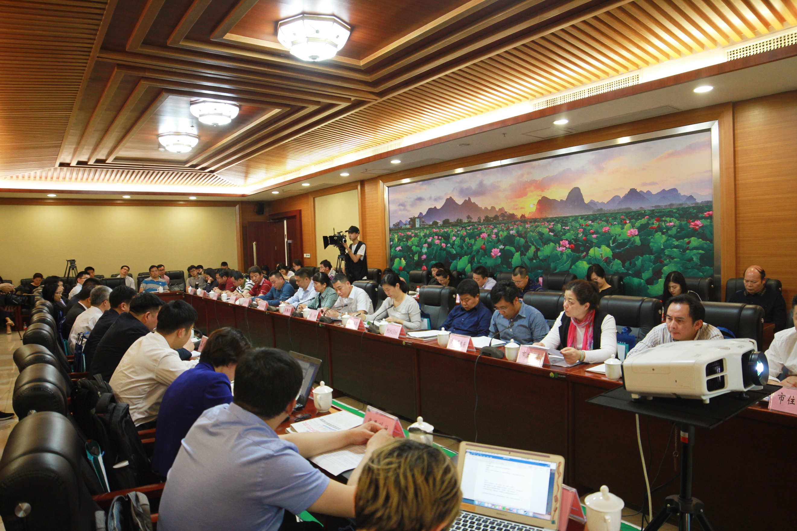 打好污染防治攻堅(jiān)戰(zhàn)項(xiàng)目對(duì)接及供需交流會(huì)在柳州舉行