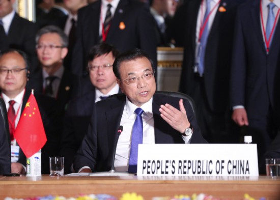 當?shù)貢r間5月9日上午，李克強總理在出席中日韓領導人會議時表示，亞洲國家數(shù)量眾多，發(fā)展水平差異較大。中日韓發(fā)展走在亞洲前列，應集聚三方優(yōu)勢，通過“中日韓+X”模式，在產能合作、減貧、災害管理、節(jié)能環(huán)保等領域實施聯(lián)合項目，發(fā)揮三方在裝備、技術、資金、工程建設等方面的各自優(yōu)勢，共同開拓第四方甚至多方市場，帶動和促進本地區(qū)國家實現(xiàn)更好更快發(fā)展。