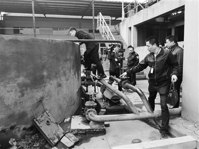 嘉興一家印染廠私設(shè)兩路暗管，企業(yè)負(fù)責(zé)人指使操作人員干擾在線監(jiān)控