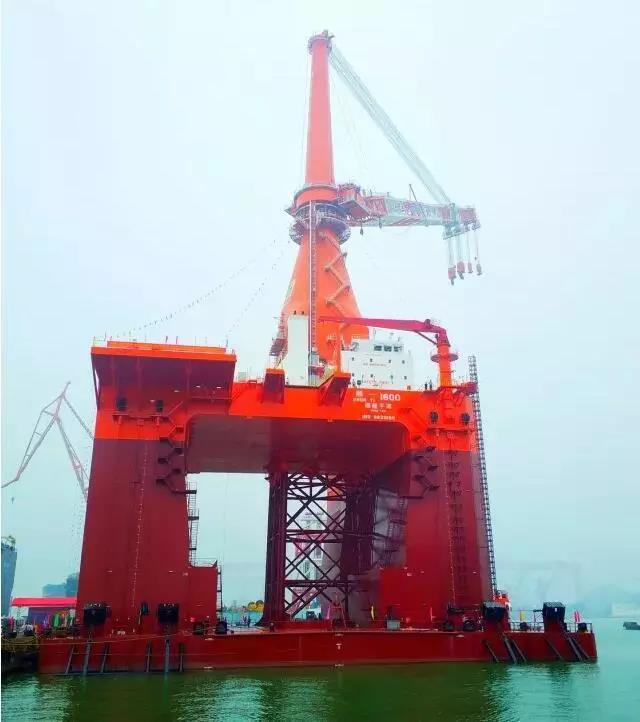 可抗16級臺風(fēng)、服務(wù)10MW海上風(fēng)機(jī)！全球首制深潛坐底多功能風(fēng)電工程船交付