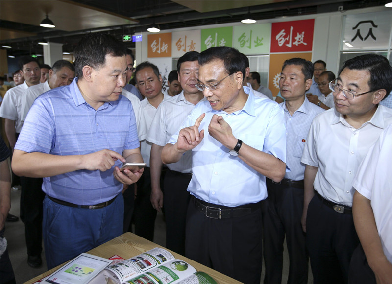 李克強(qiáng)談“互聯(lián)網(wǎng)+農(nóng)業(yè)”：讓億萬(wàn)小農(nóng)戶與瞬息萬(wàn)變的大市場(chǎng)更好對(duì)接