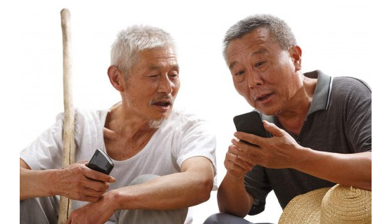 響應(yīng)總理號召，天天學(xué)農(nóng)用手機(jī)“新農(nóng)具”助力鄉(xiāng)村振興