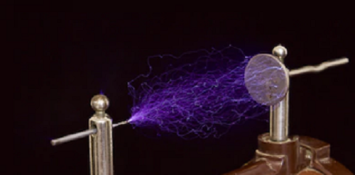 關(guān)于電動(dòng)汽車的謠言：真的會(huì)有輻射嗎？