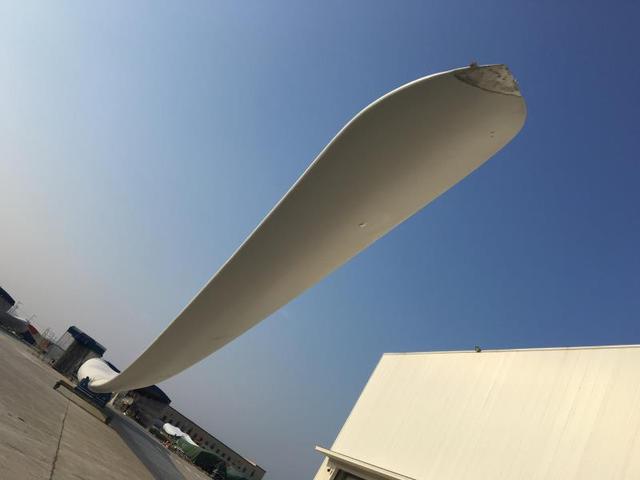 我國(guó)首款海陸兩用風(fēng)電葉片株洲下線