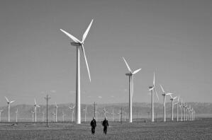 國網(wǎng)新疆電力新能源消納成效顯著：內(nèi)供外送兩手發(fā)力 迎來“風(fēng)光”新時代