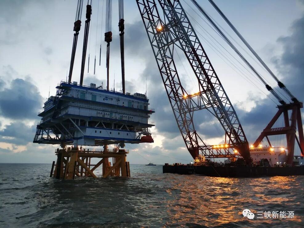 三峽新能源江蘇大豐300MW海上風(fēng)電項目升壓站順利吊裝