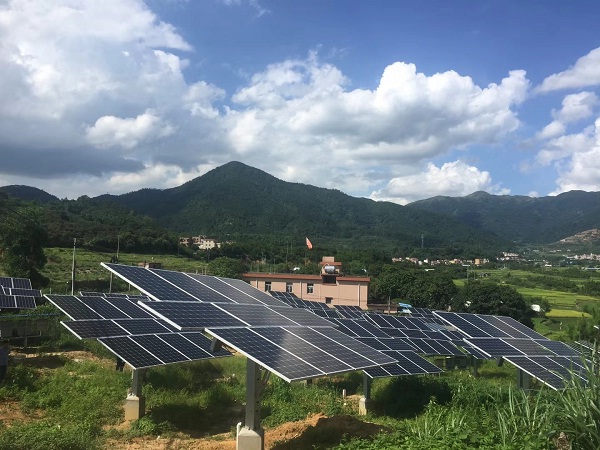 逆勢上市漲停 這兩家光伏企業(yè)有何秘訣？