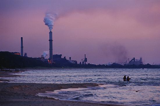 密歇根湖畔的一處煤電站。視覺(jué)中國(guó) 資料