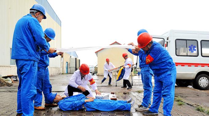 在各參演人員的通力合作下，蔓延的水勢得到控制，有效遏制了危害事故的發(fā)生，實現(xiàn)了設備零事故、人員零傷害的演練預期目標。