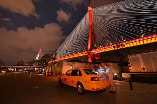 堅(jiān)守一線 守護(hù)光明