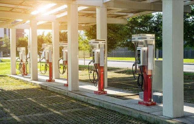 堅(jiān)持服務(wù)為本 推動(dòng)新能源汽車充電樁建設(shè)取得新成效